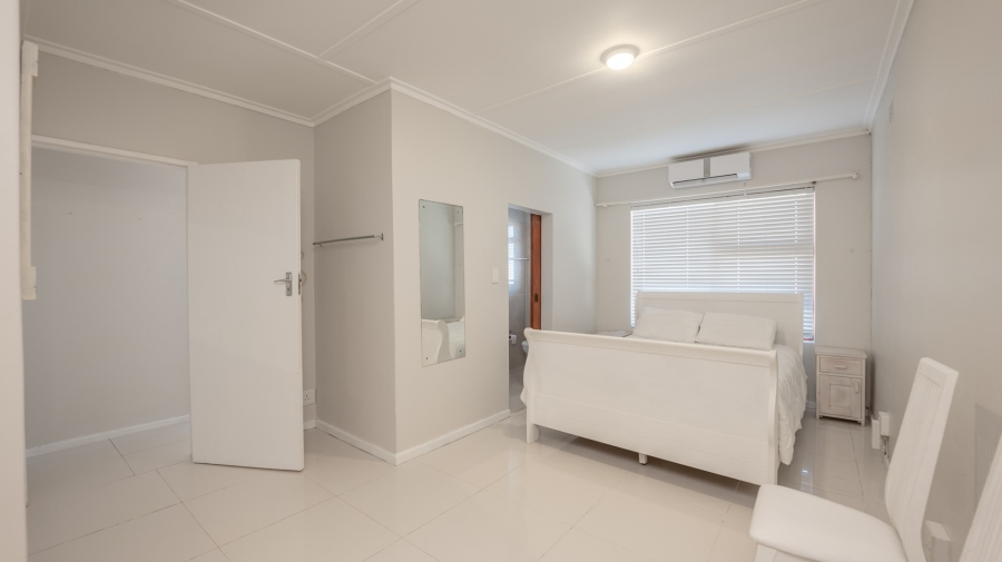 To Let 5 Bedroom Property for Rent in Struisbaai Western Cape